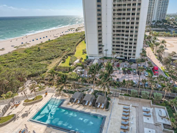 Luxury 2 - Bedroom Oceanfront Condo on Singer Island